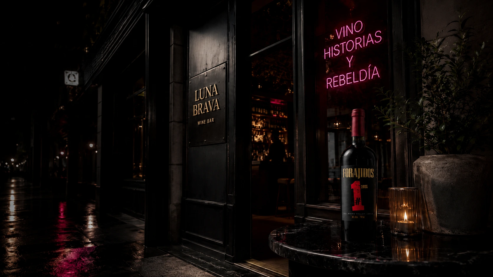 Forajidos en la entrada de un wine bar nocturno